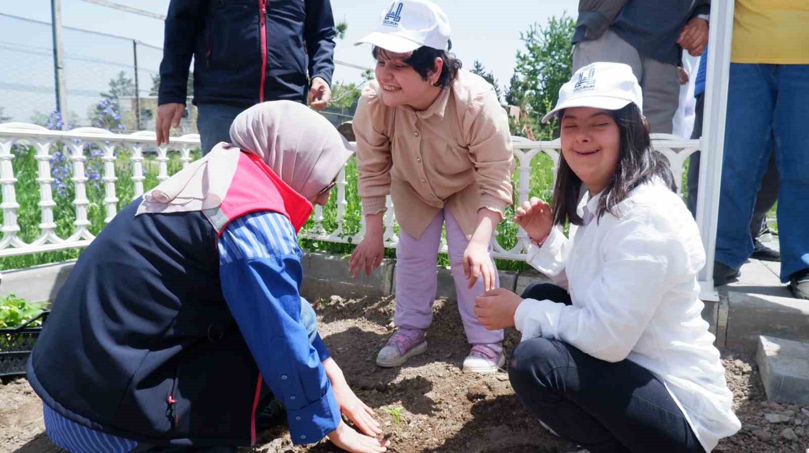 engelli-hizmetleri-koordinasyon-merkezinde-ekim-zamani