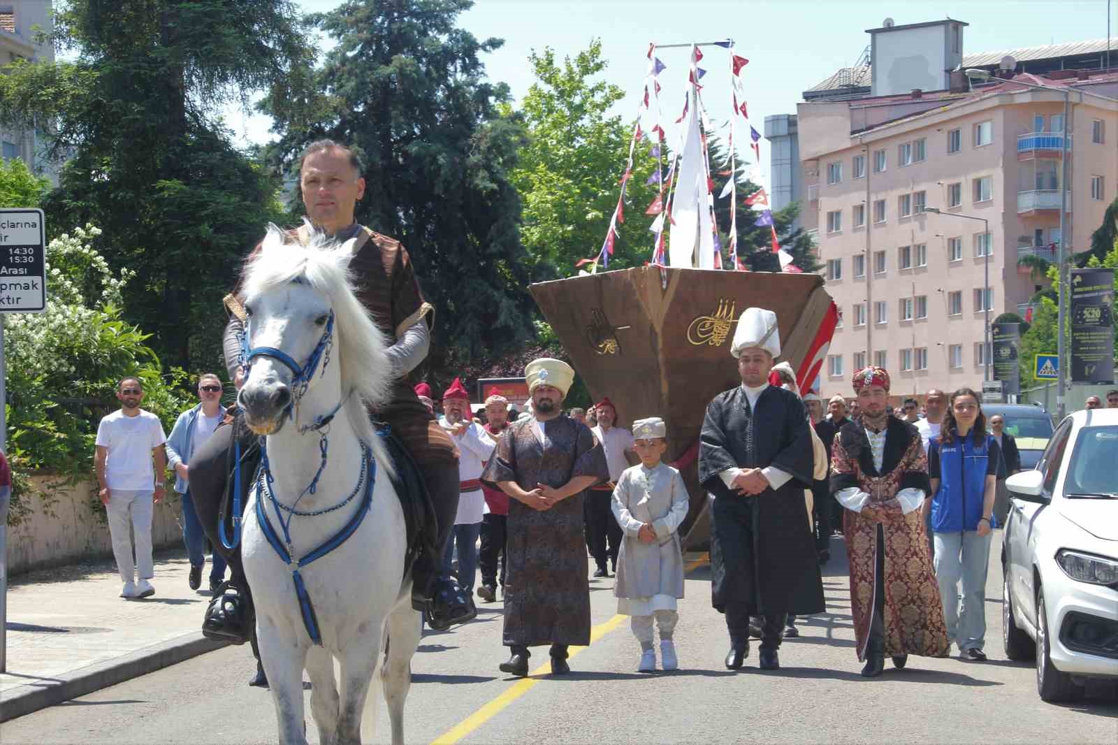 fethin-572nci-yil-donumu-karadan-gemi-yurutulerek-canlandirildi