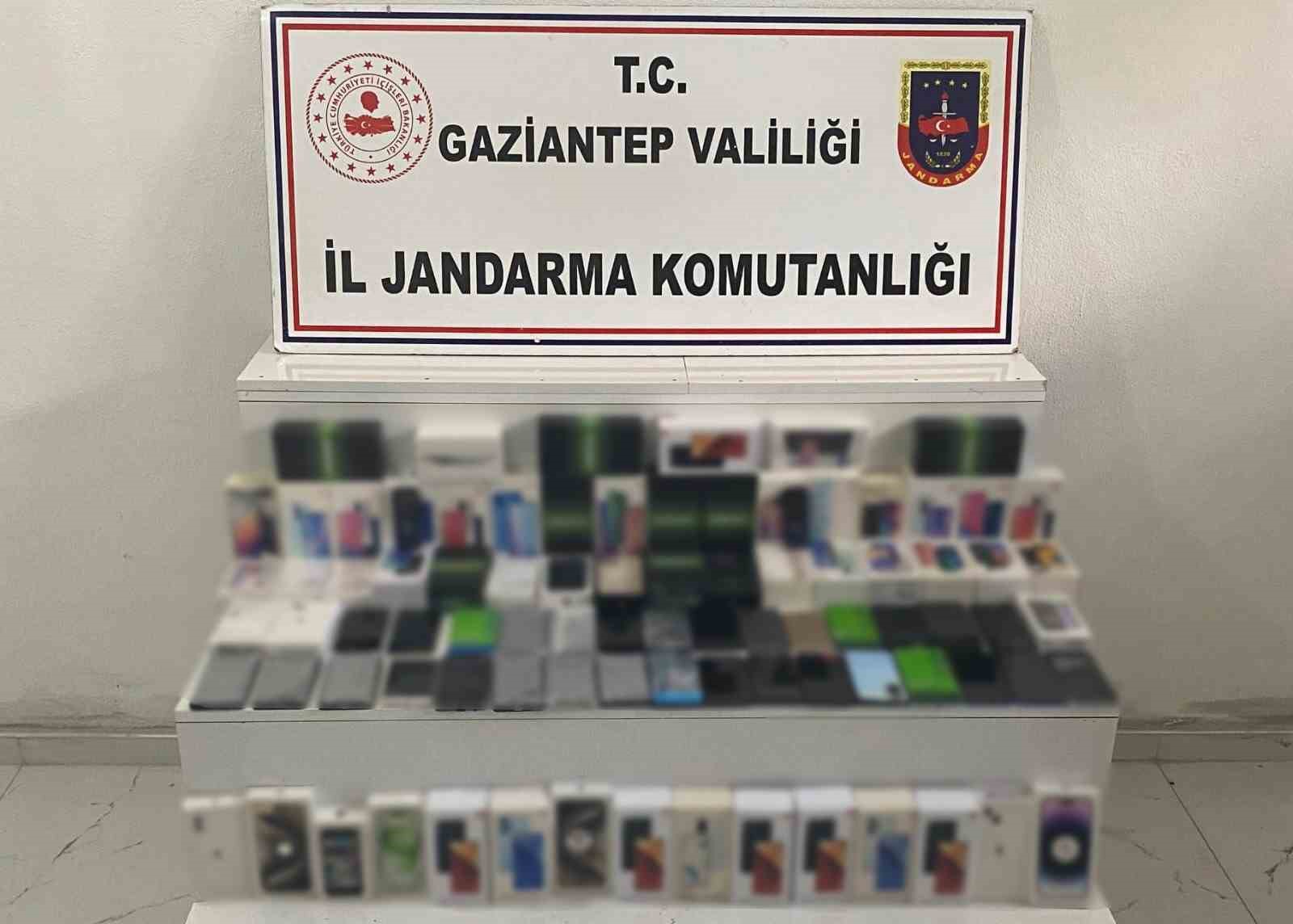 gaziantepte-2-milyon-tl-degerinde-kacak-telefon-ele-gecirildi