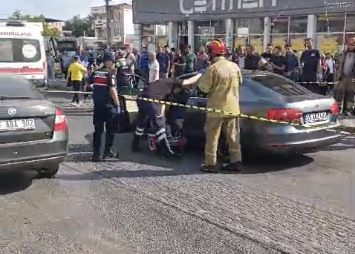 izmirde-otomobile-silahli-saldiri-ayni-aileden-3-kisi-oldu