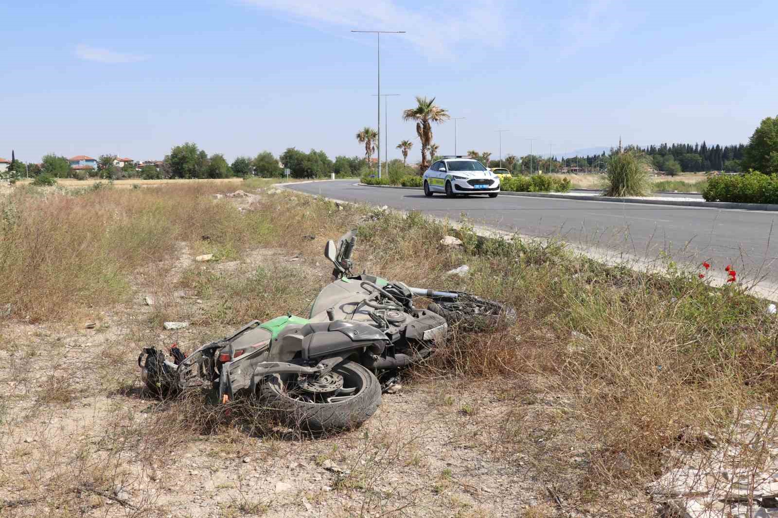 kaldirima-carpip-30-metre-savrulan-motosikletin-surucusu-agir-yaralandi