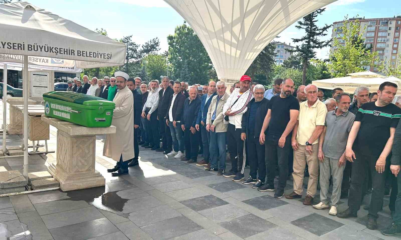 kayserispor-eski-teknik-direktorunun-aci-gunu