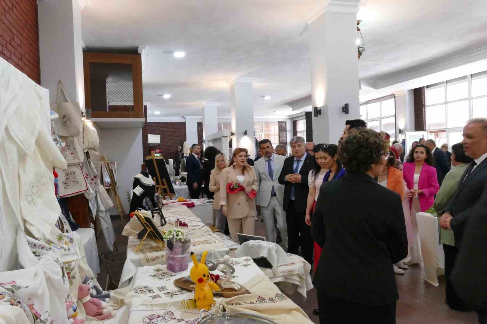 kilimli-halk-egitim-merkezi-mudurlugunden-yil-sonu-sergisi