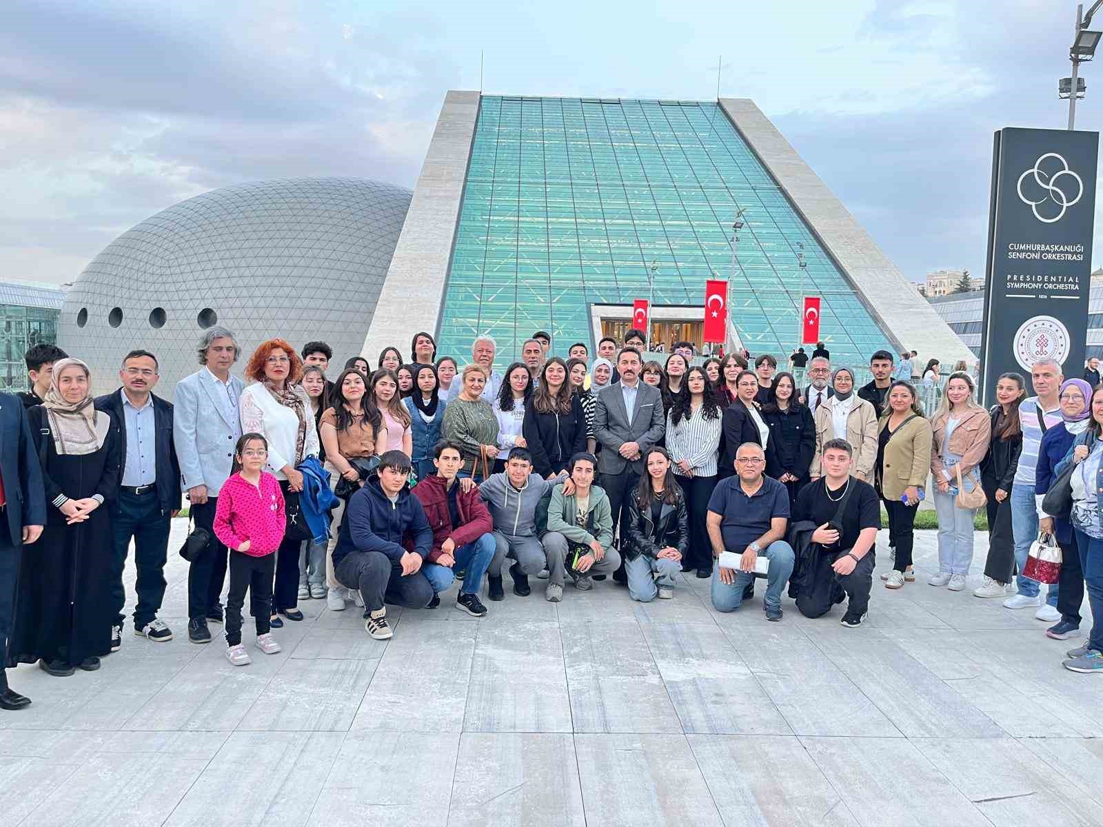 kulturler-bulusuyor-projesi-ile-ankarayi-gezdiler