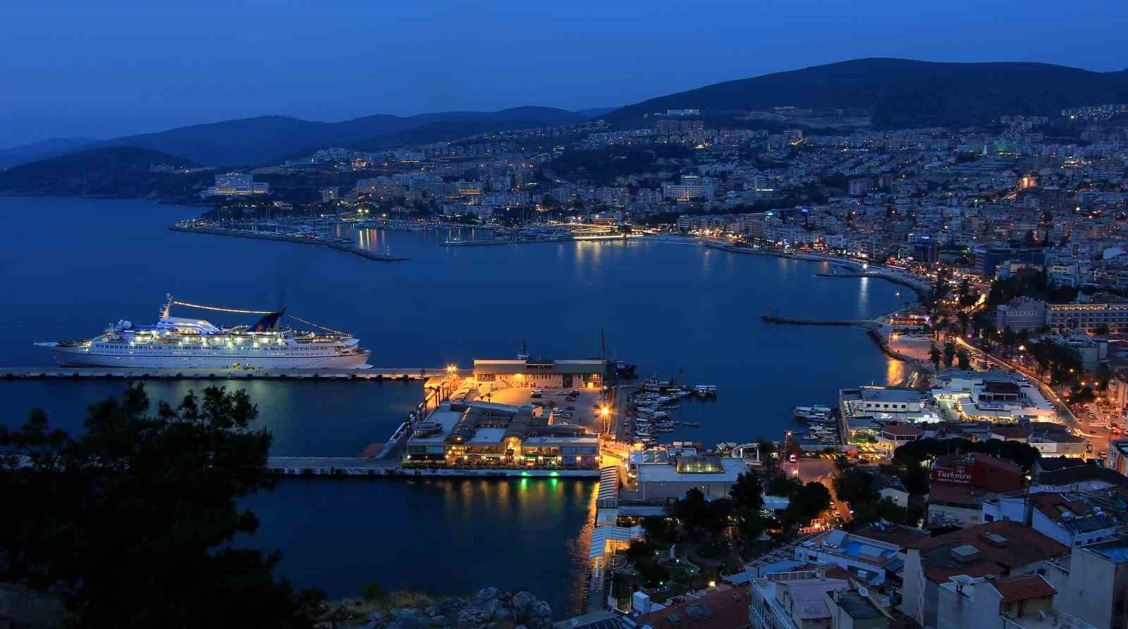 kusadasi-otellerinde-kurban-bayrami-hareketliligi