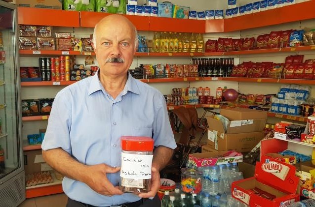 market-sahibi-askida-para-ile-cocuklara-destek-oluyor