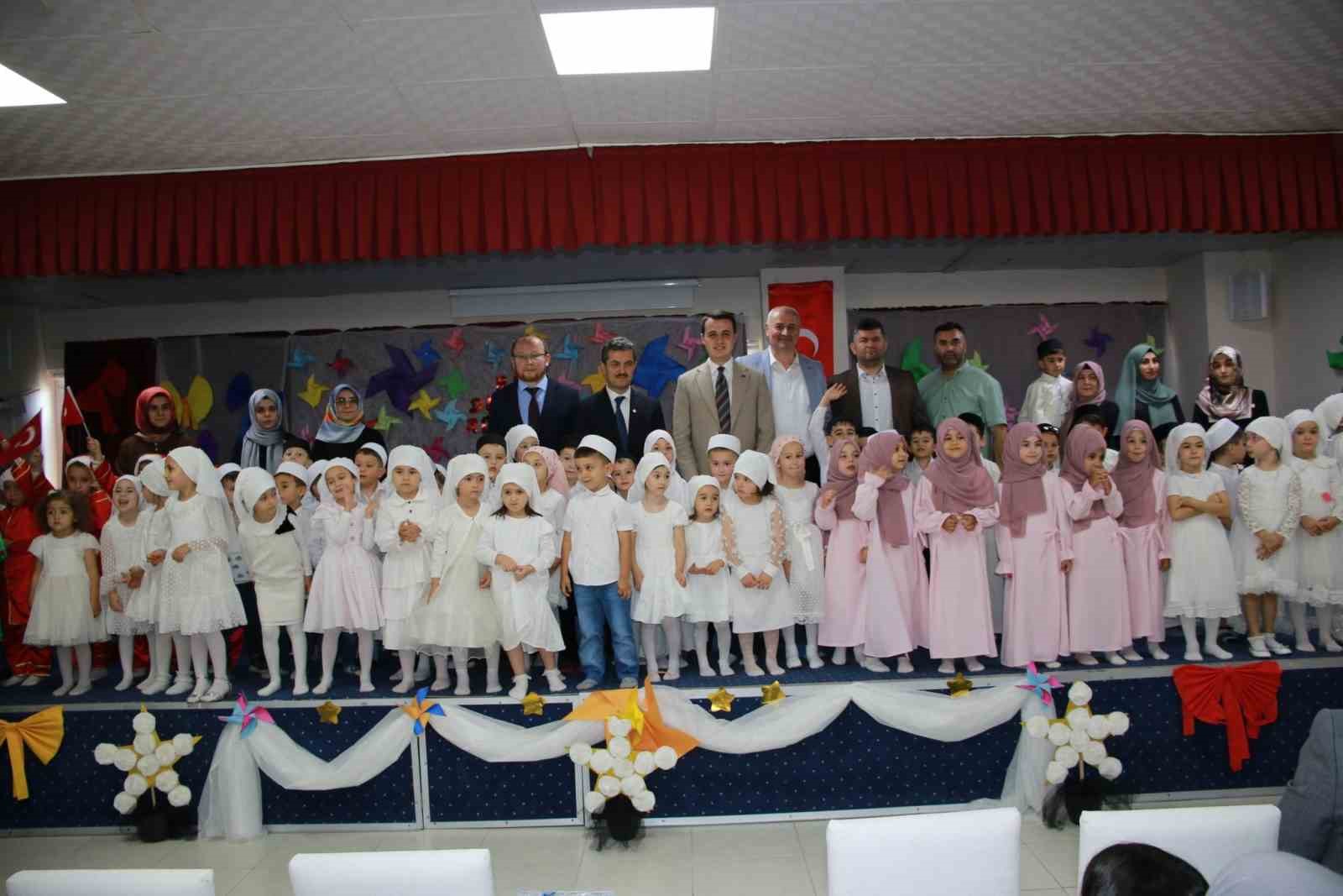 miniklerin-gosterisi-buyuk-alkis-aldi