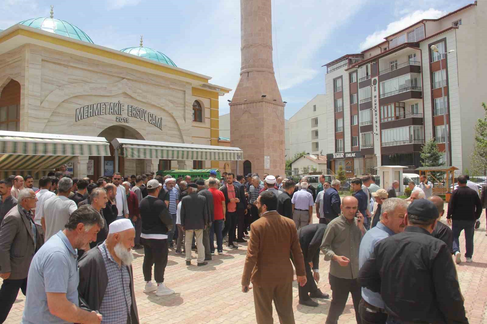 sivasta-rahatsizlanan-ilkokul-ogrencisi-hayatini-kaybetti