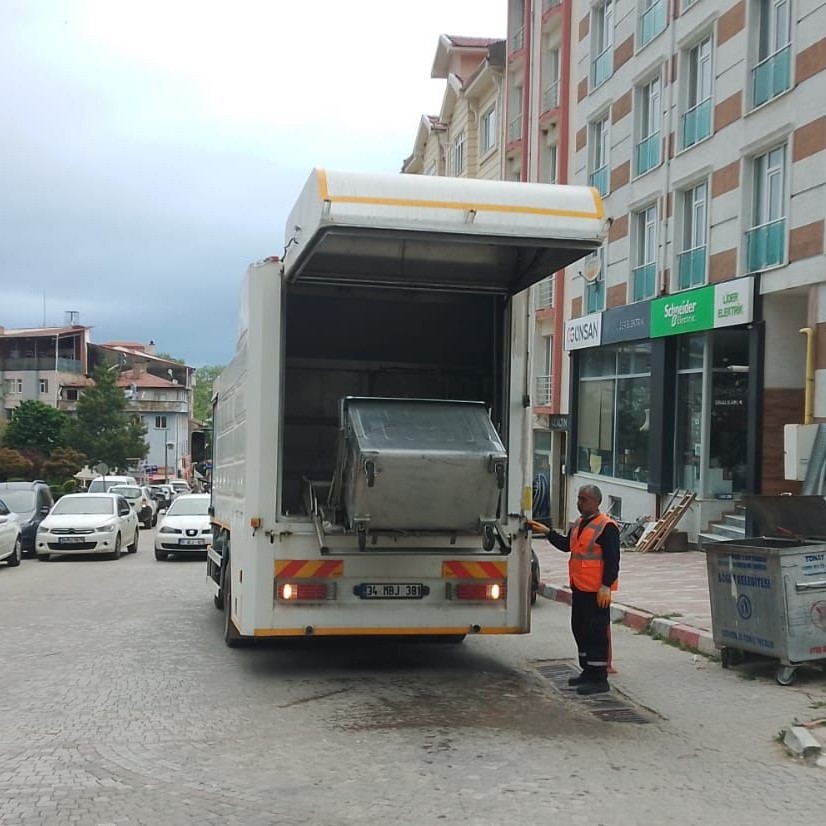 sogutte-cop-konteynerleri-bayram-oncesi-titizlikle-temizlendi