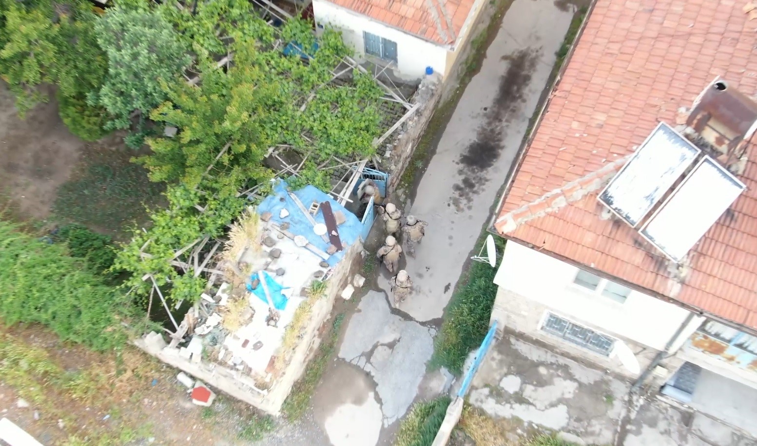 130-polisle-es-zamanli-uyusturucu-operasyonu-11-gozalti