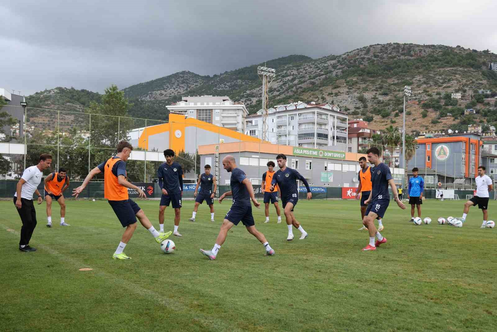 alanyaspor-sivasspor-maci-hazirliklarini-tamamladi