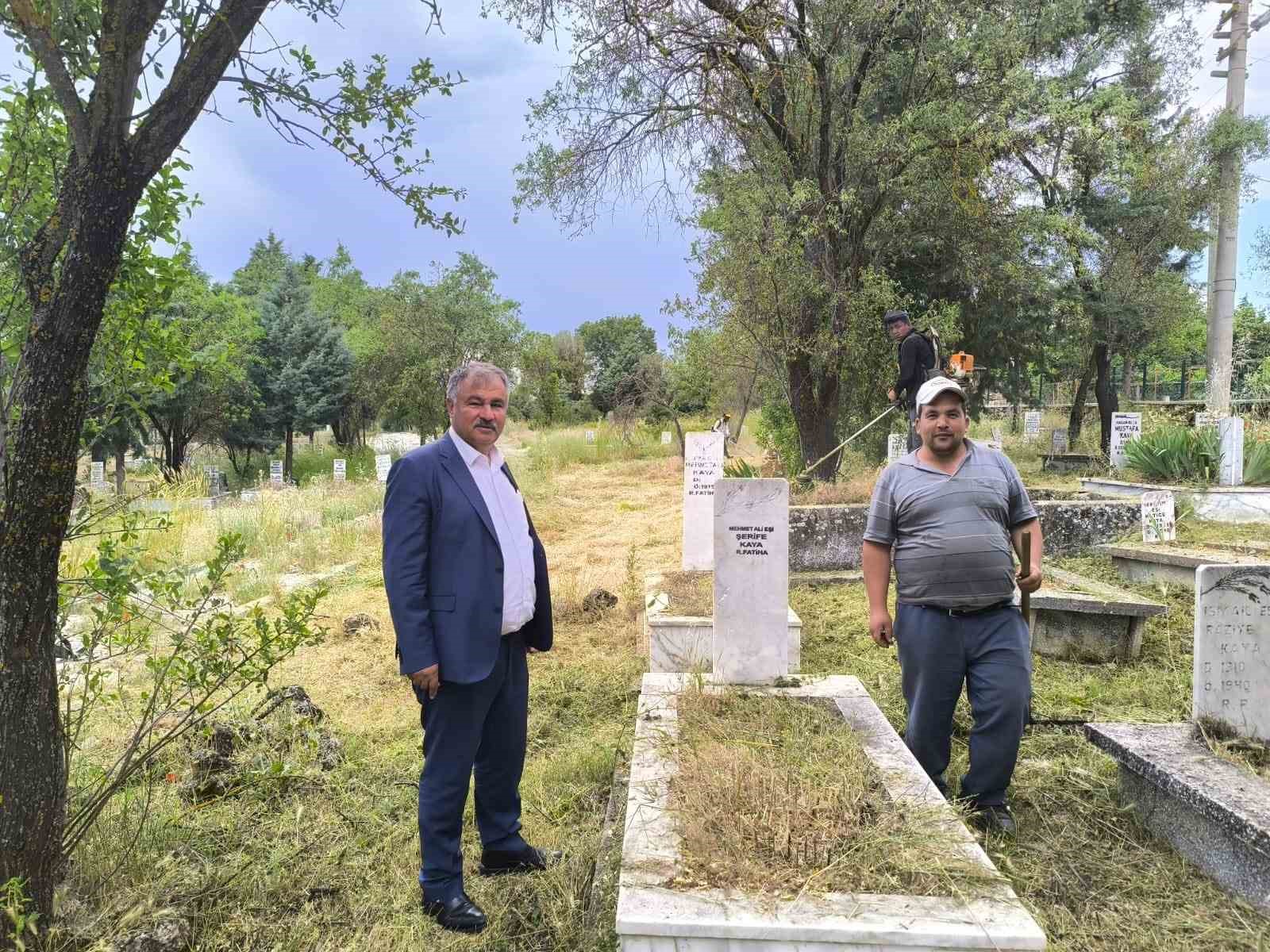 beyagac-belediyesi-mezarliklari-bayrama-hazirliyor