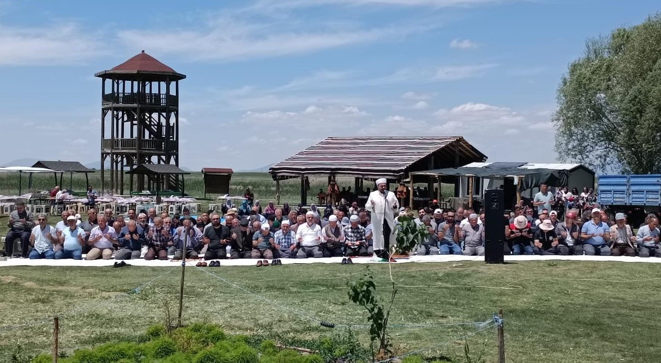 beysehir-golu-kiyisinda-yagmur-duasi