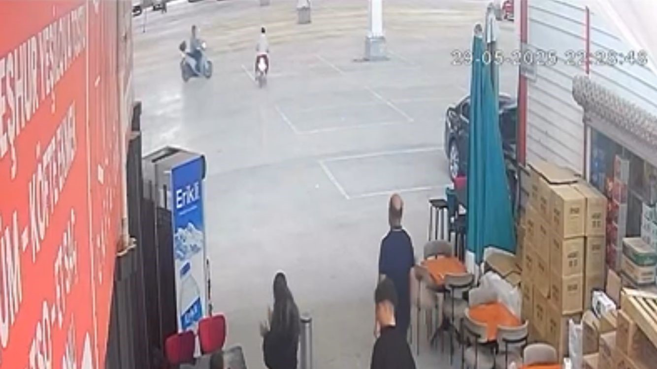 bos-pazar-yerinde-motosikletler-carpisti-2-yarali