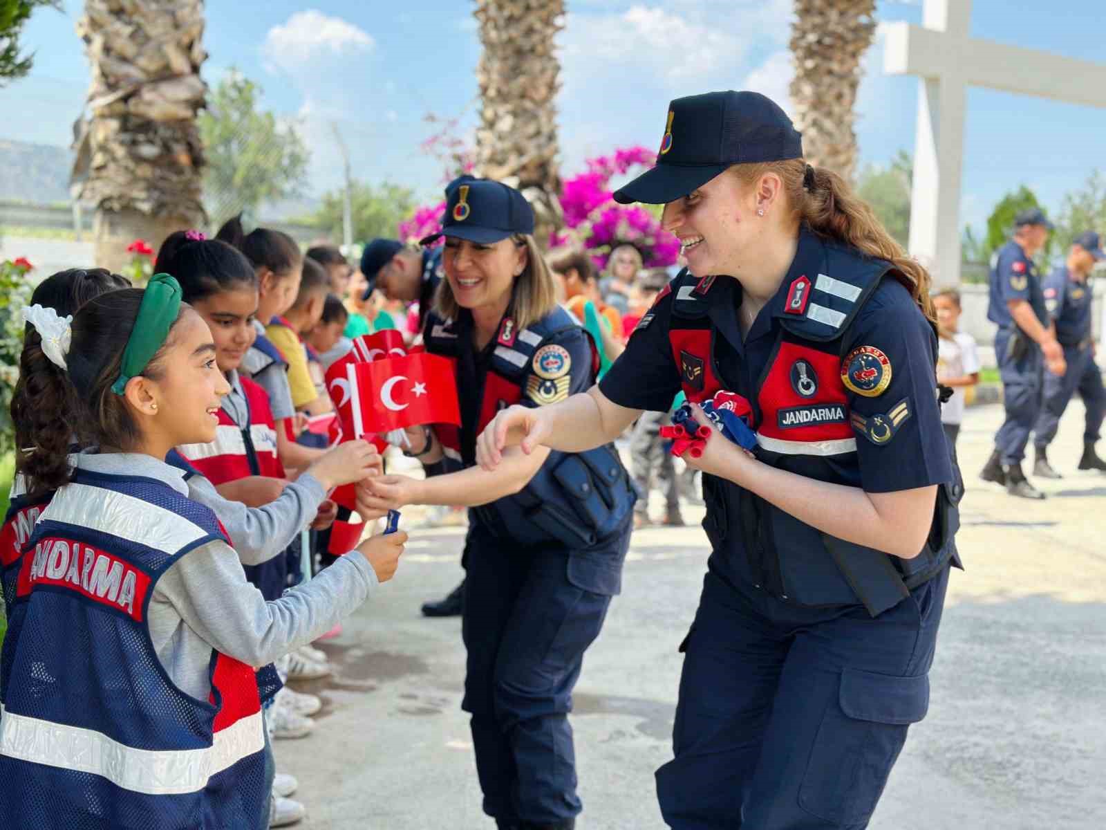 buharkentte-ogrenciler-jandarmayi-tanidi