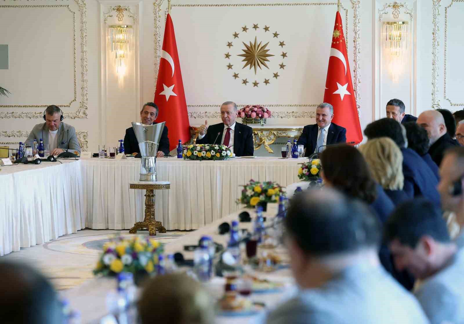 cumhurbaskani-erdogan-fenerbahce-heyetini-kabul-etti