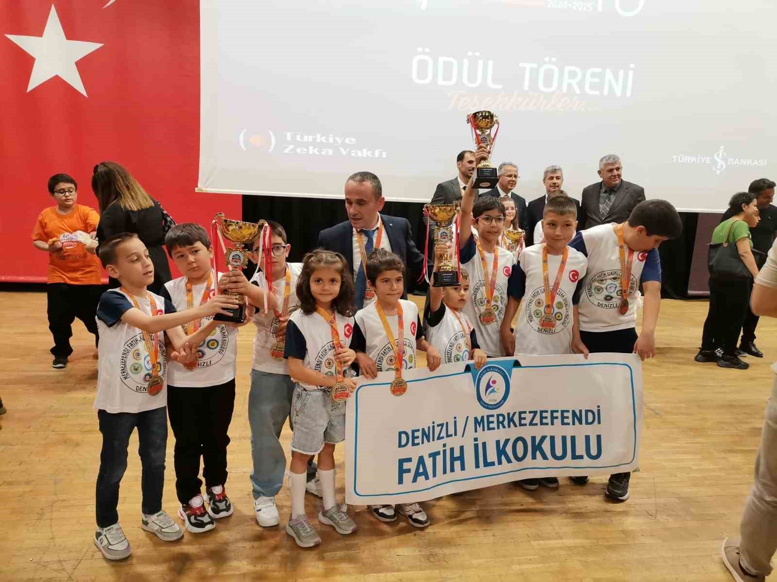 denizlili-ogrenciler-zeka-oyunlarinin-en-basarili-okulu-secildi