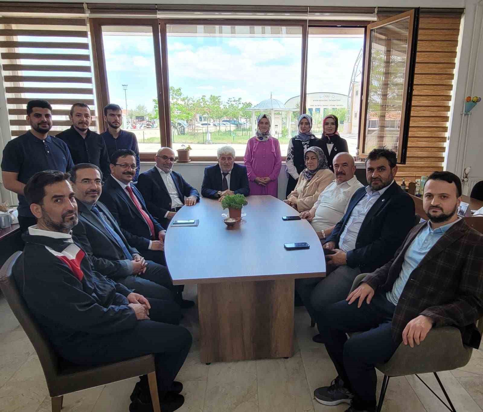 diyanet-yetkililerinden-afyonkarahisar-diyanet-genclik-merkezine-ziyaret