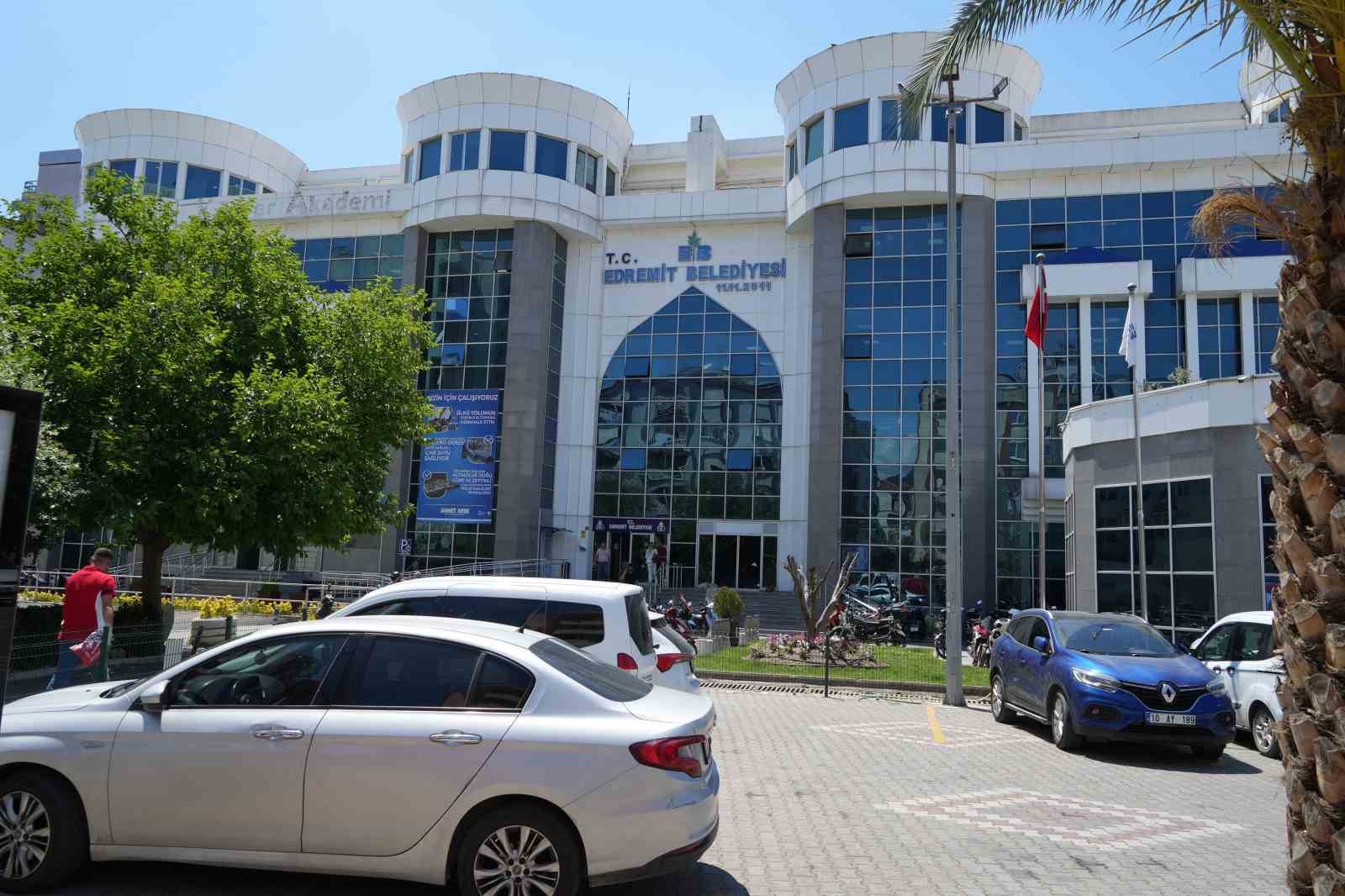 edremit-belediyesi-yapi-kontrol-mudurlugune-operasyon-3u-belediye-personeli-7-kisi-gozaltinda