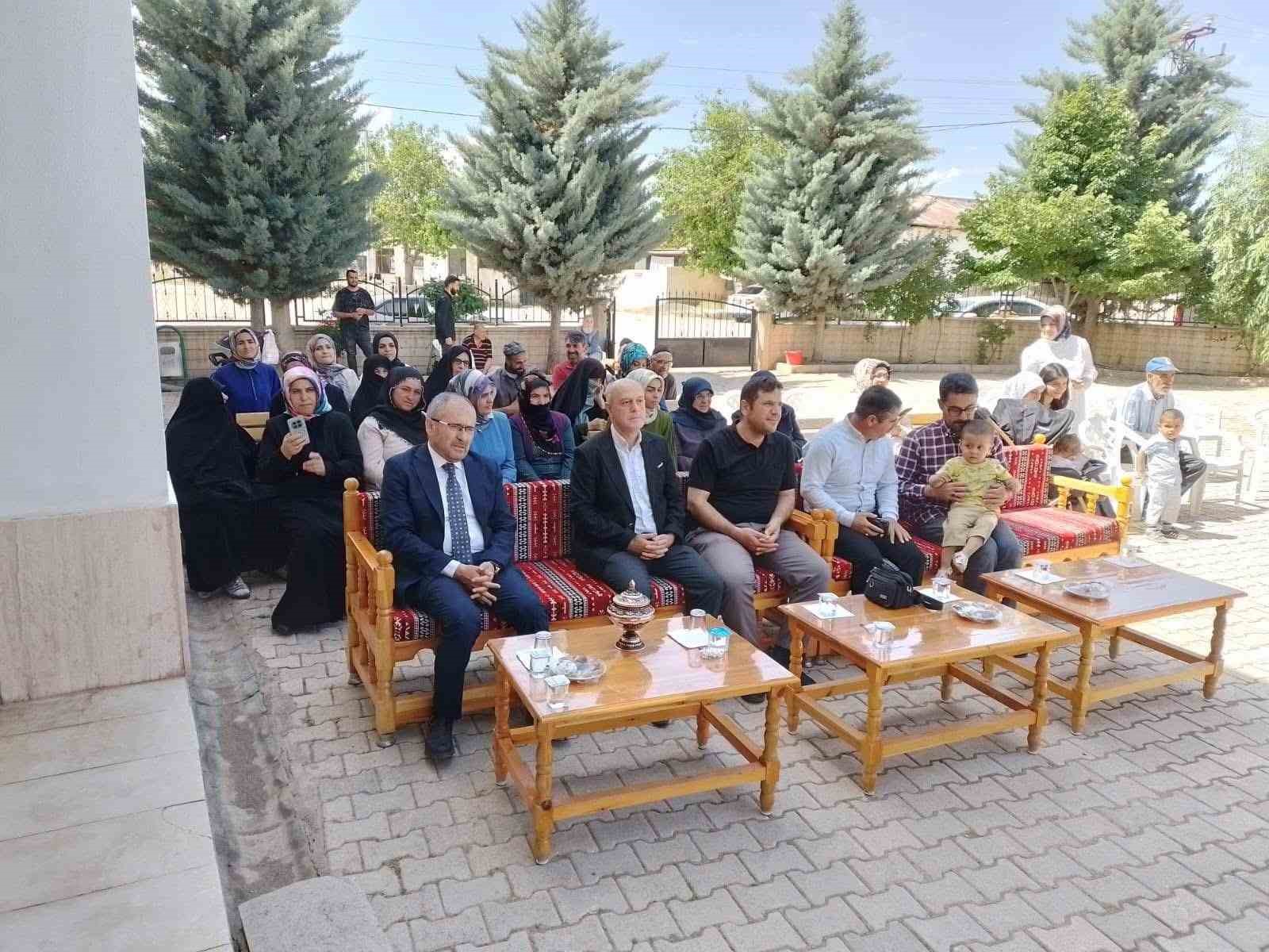 elazigda-4-6-yas-kuran-kursunda-mezuniyet-heyecani