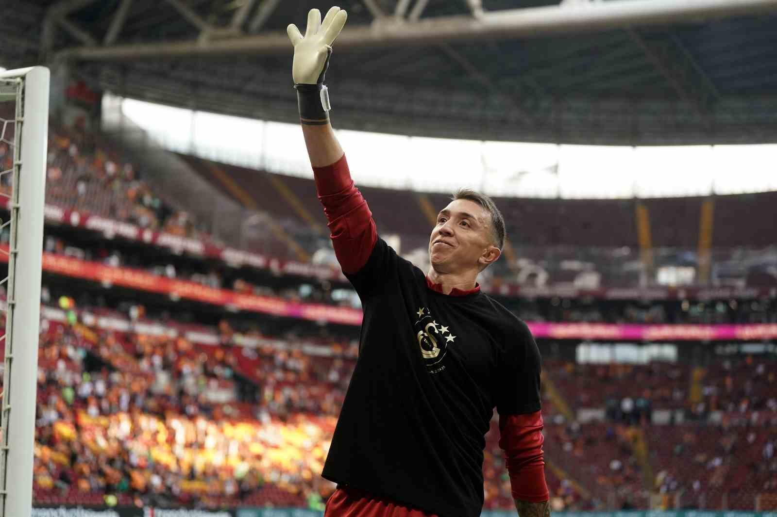 fernando-muslera-galatasaray-ile-son-macina-cikti