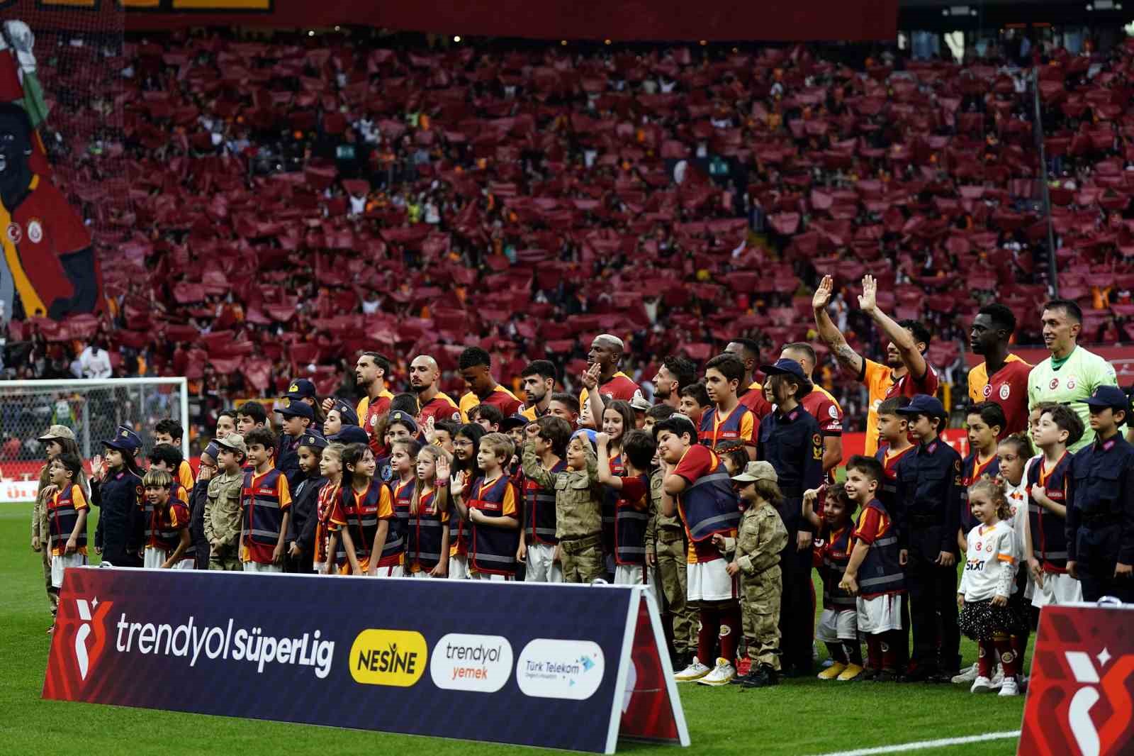 galatasarayda-3-degisiklik