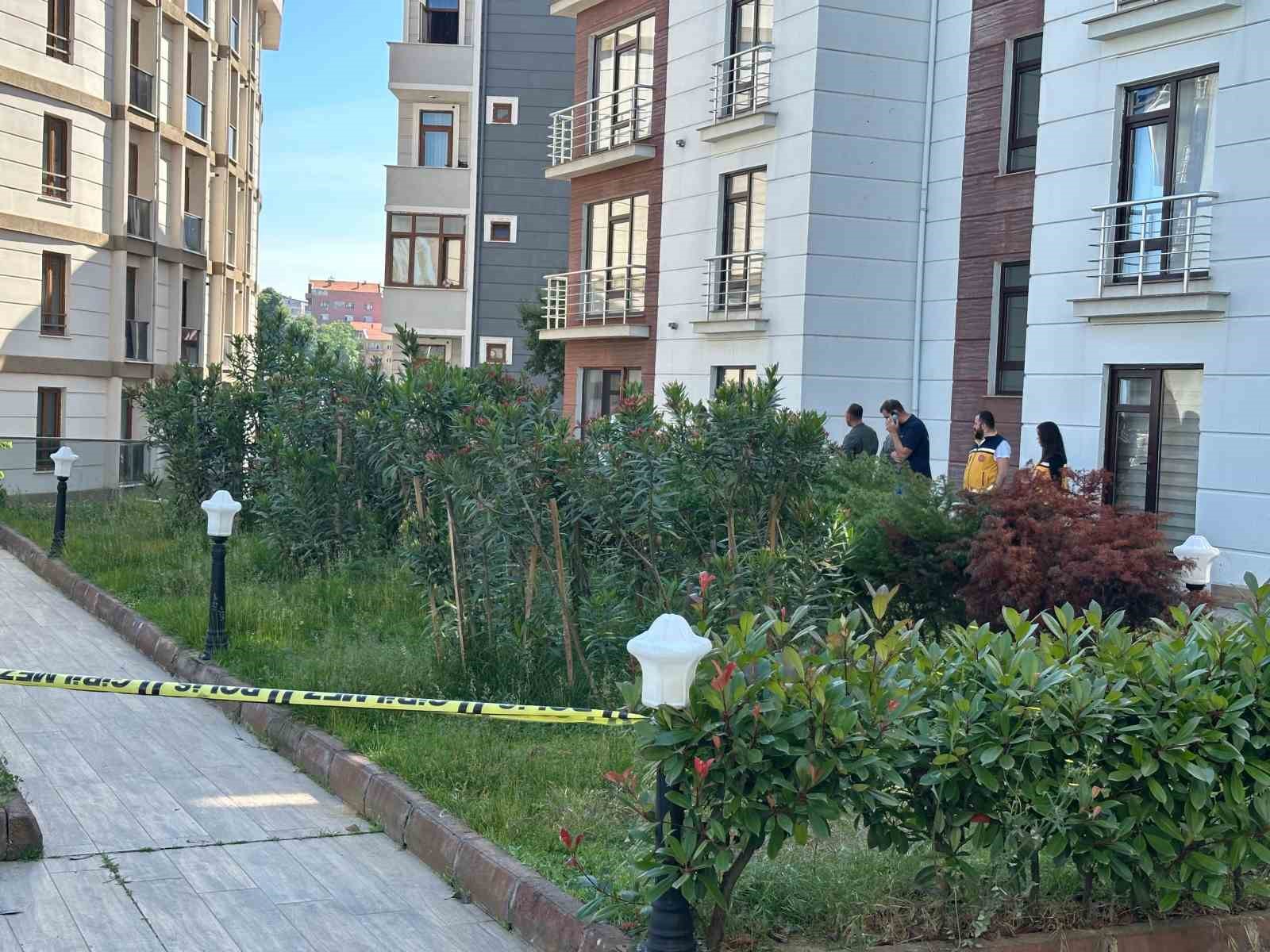 genc-kadin-apartman-onunde-olu-bulundu