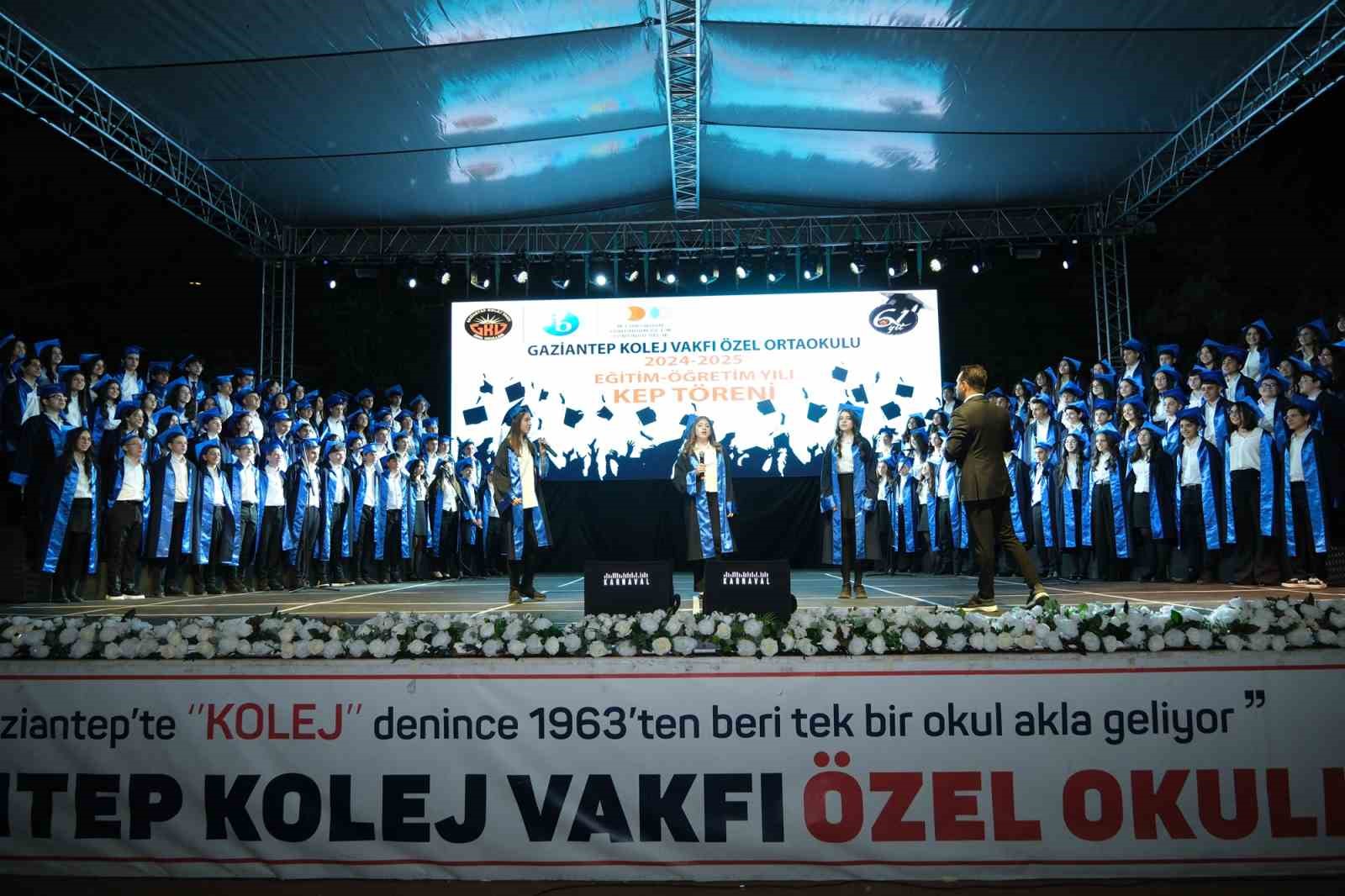 gkv-ortaokul-mezunlarini-ugurladi