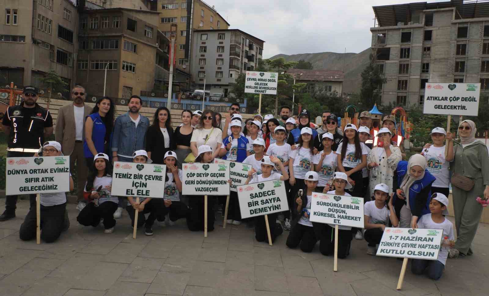 hakkaride-dunya-cevre-gununde-temizlik-etkinligi