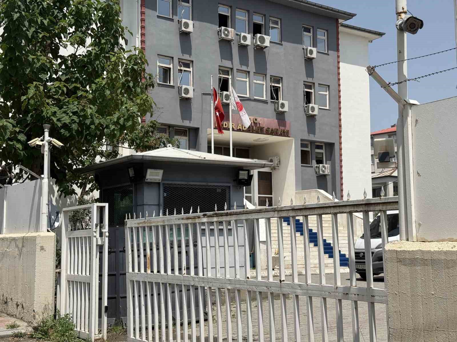 igdirda-kardeslerinin-eslerini-olduren-zanli-tutuklandi