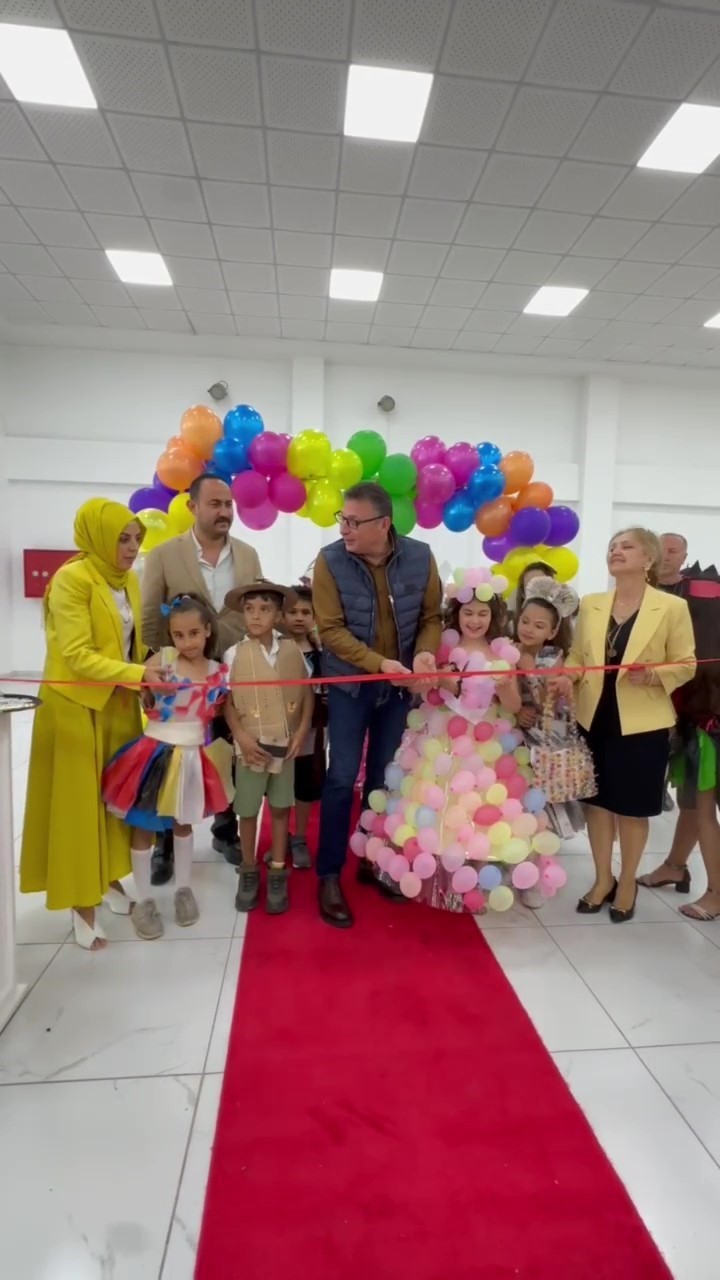 iskenderunda-ogrencilerin-geri-donusum-defilesi-begeni-topladi