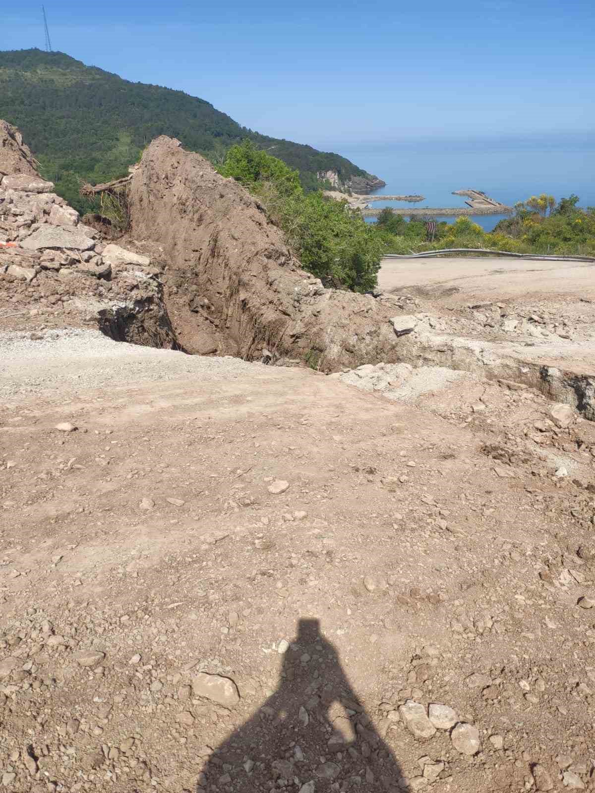 kastamonuda-heyelan-sebebiyle-yol-ulasima-kapandi