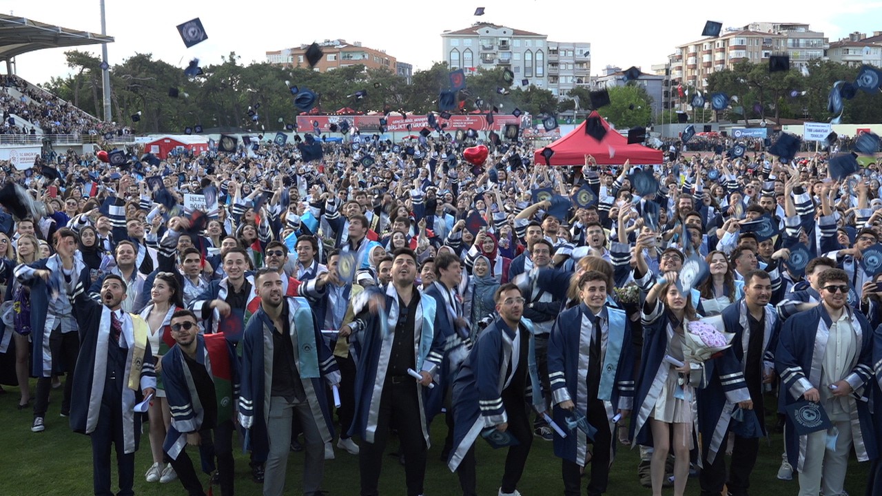kirklarelinde-3-bin-335-universiteli-diploma-aldi