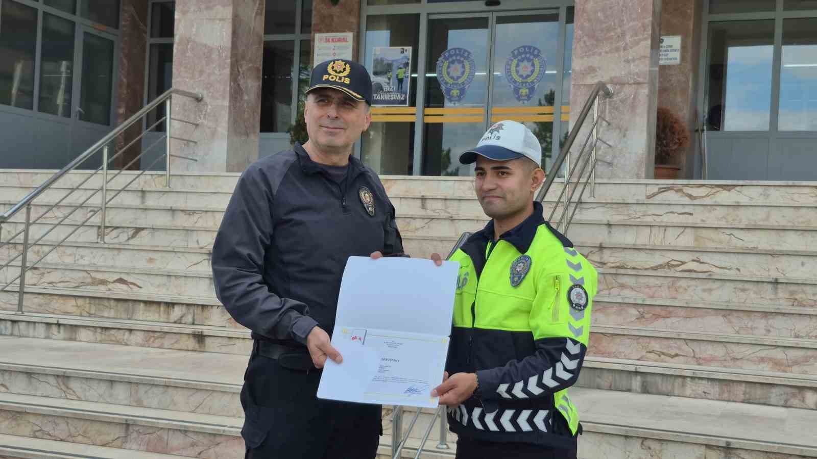 motor-kullanmasini-bilmeyen-polisler-25-gunde-profesyonel-motosiklet-surucu-oldu