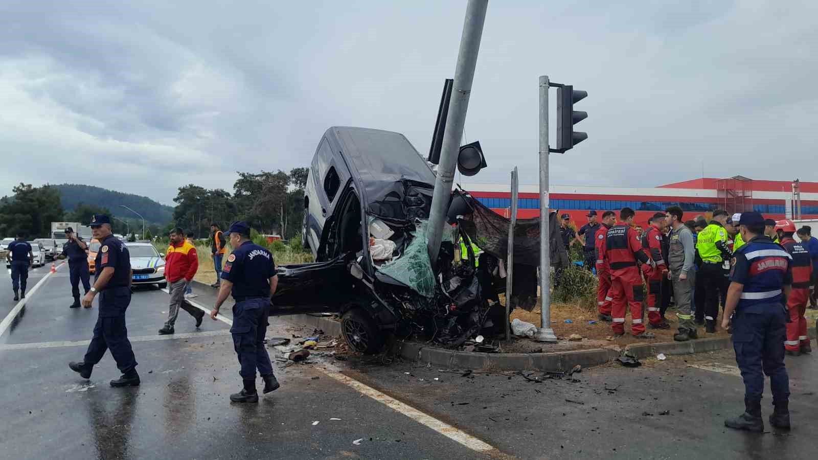 muglada-trafik-kazasi-1-olu-3-yarali