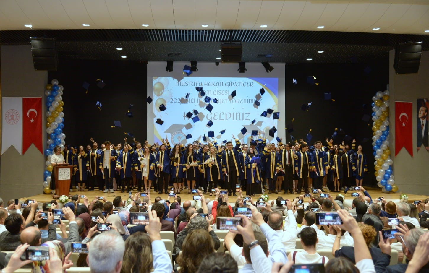 mustafa-hakan-guvencer-fen-lisesinde-mezuniyet-coskusu