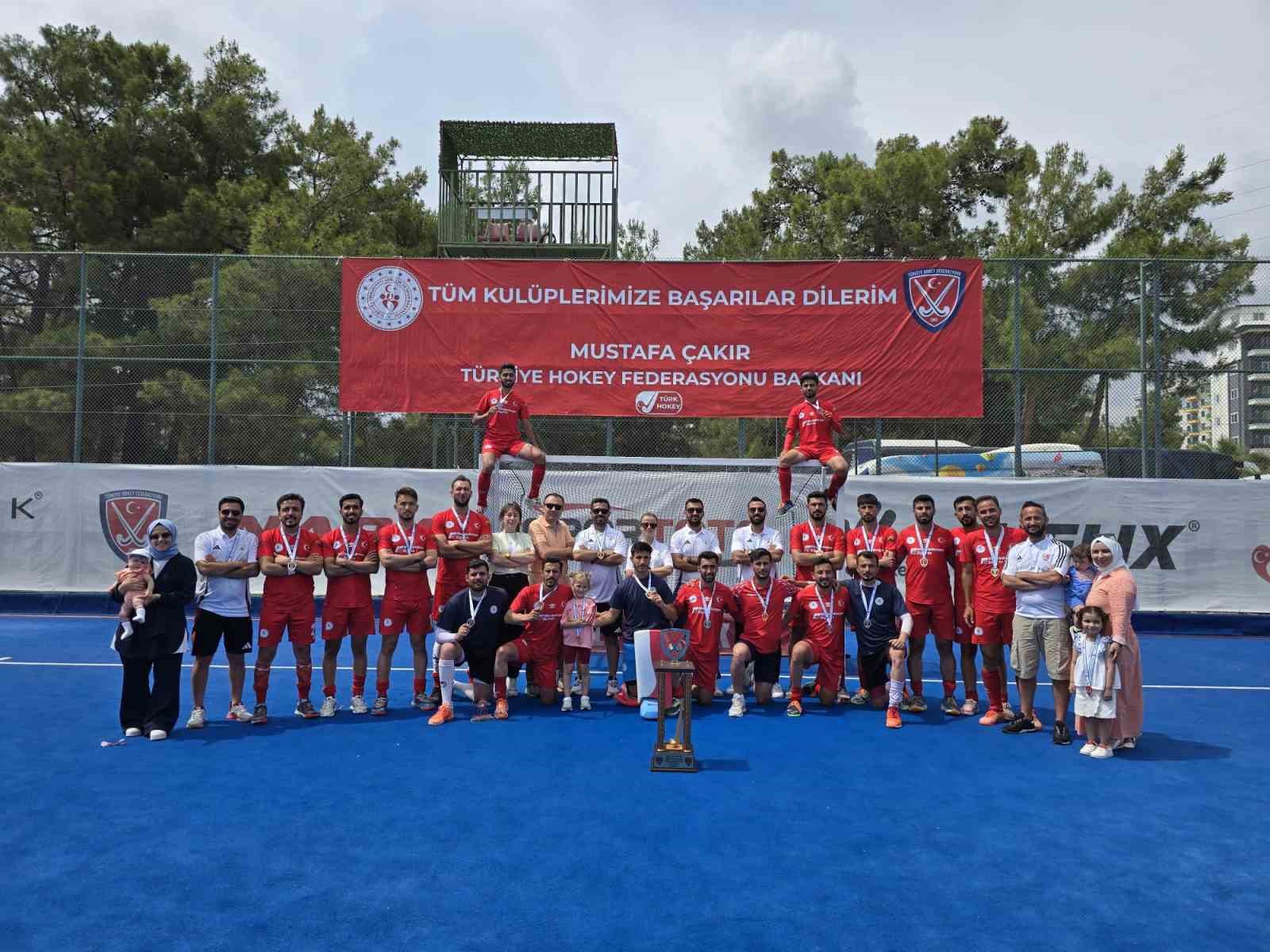 nevsehir-belediyesi-sk-erkek-hokey-takimi-turkiye-sampiyonu-oldu