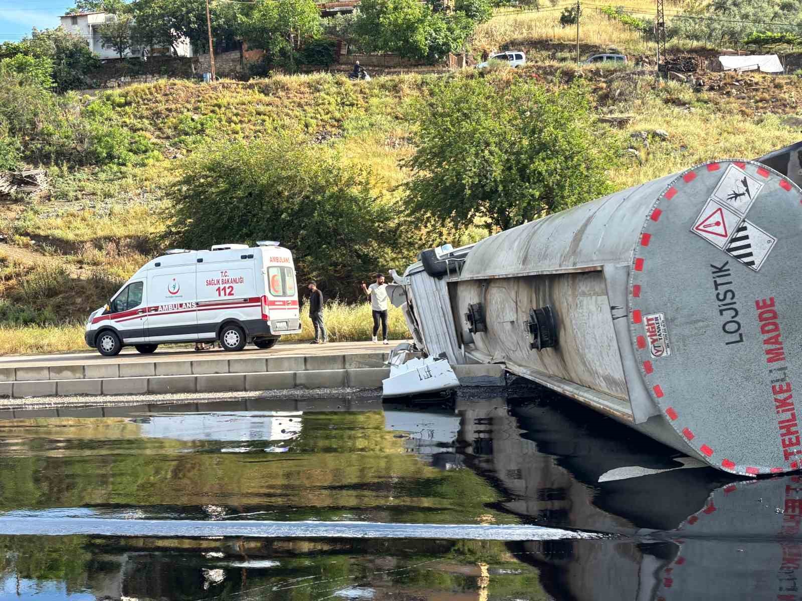 osmaniyede-petrol-yuklu-tanker-devrildi