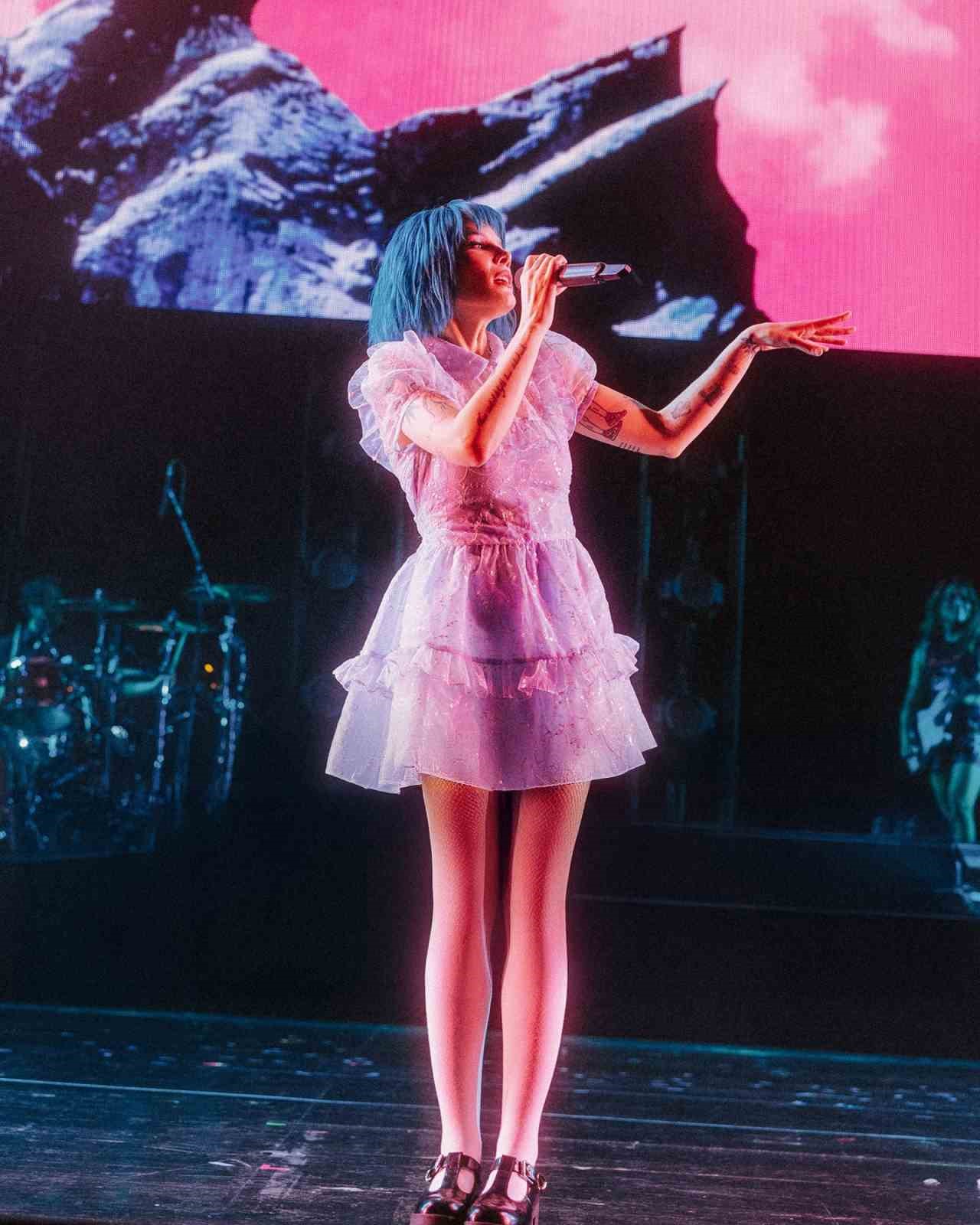 pop-muzigin-global-ikonu-halsey-21-agustosta-istanbulda