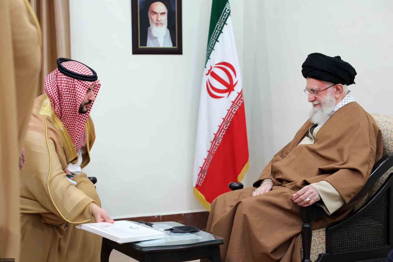 reuters-suudi-arabistan-irani-trump-ile-nukleer-anlasmaya-varmasi-veya-israil-saldirisi-riskini-goze-almasi-konusunda-uyardi