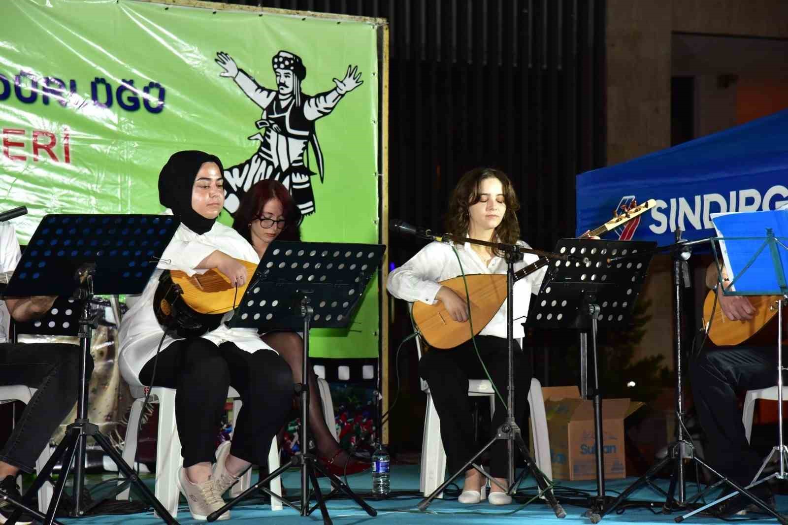 sindirgida-hayat-boyu-ogrenme-haftasi-sergisi-acildi