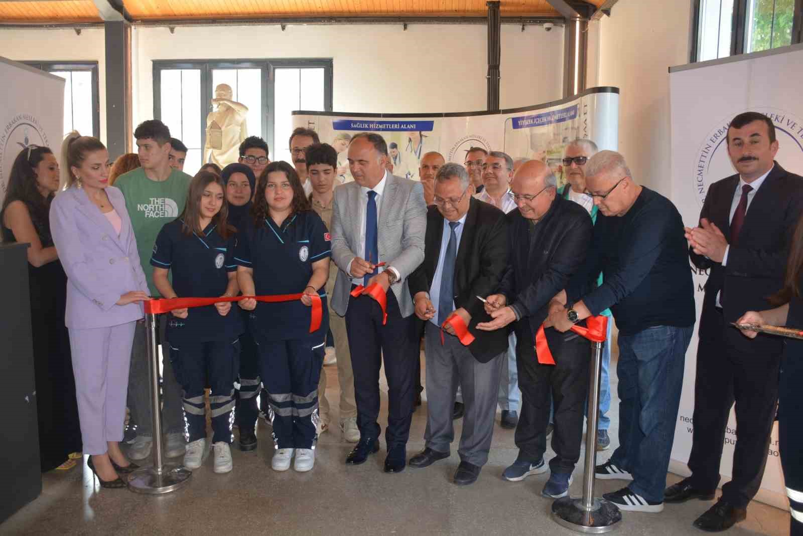 sinopta-liseli-ogrencilerden-yil-sonu-sergisi
