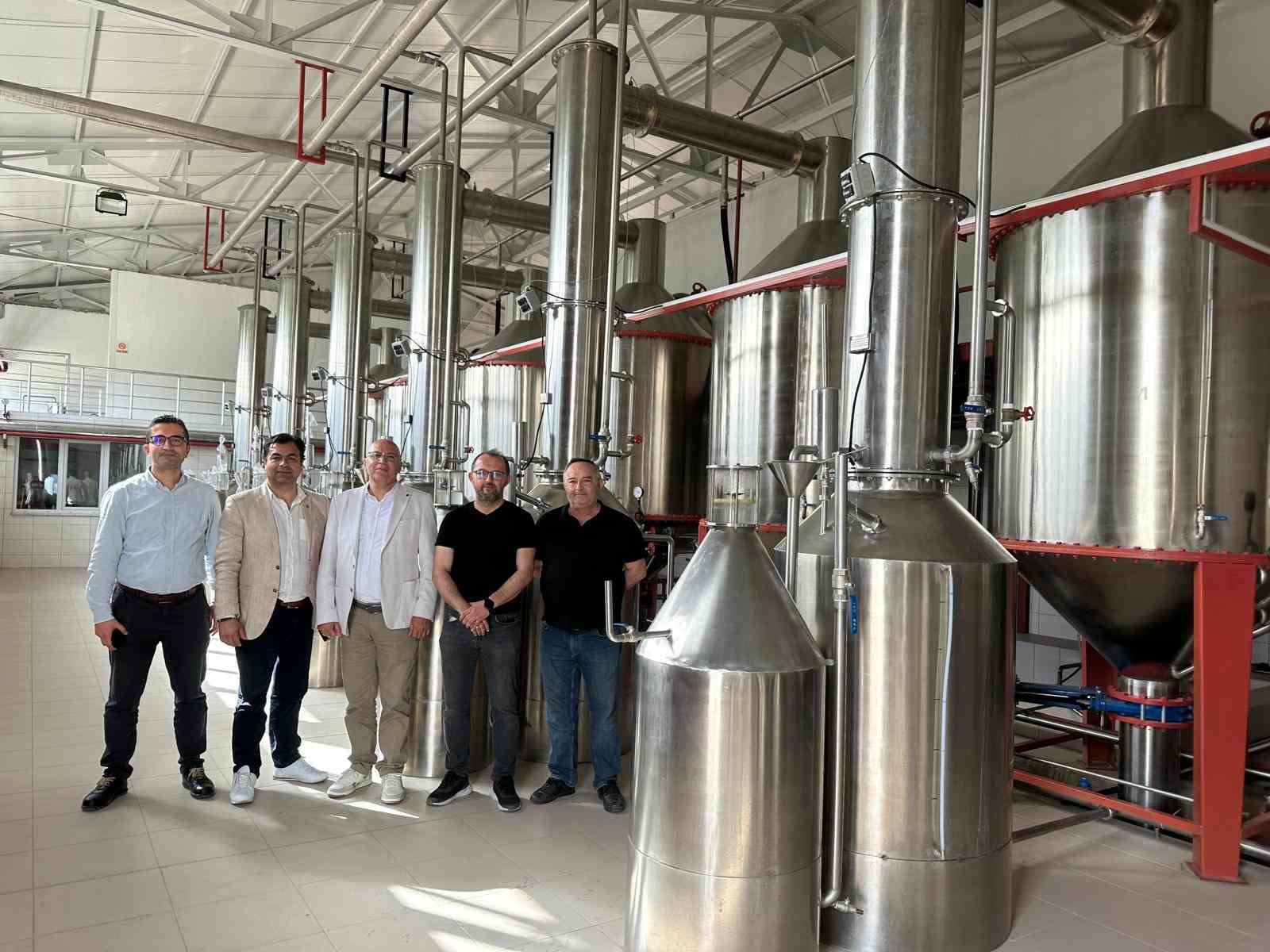 tibbi-ve-aromatik-bitkilerde-yuksek-katma-degerli-uretim-icin-is-birligi