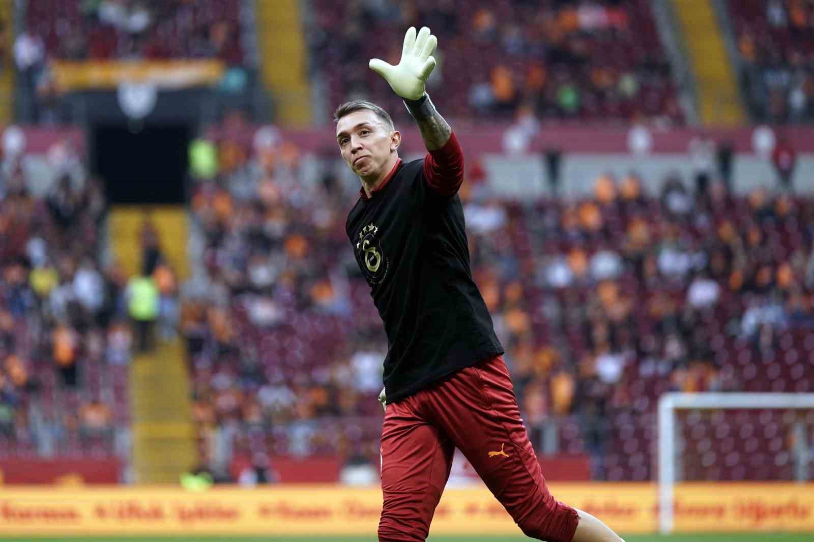 trendyol-super-lig-galatasaray-0-basaksehir-0-mac-devam-ediyor