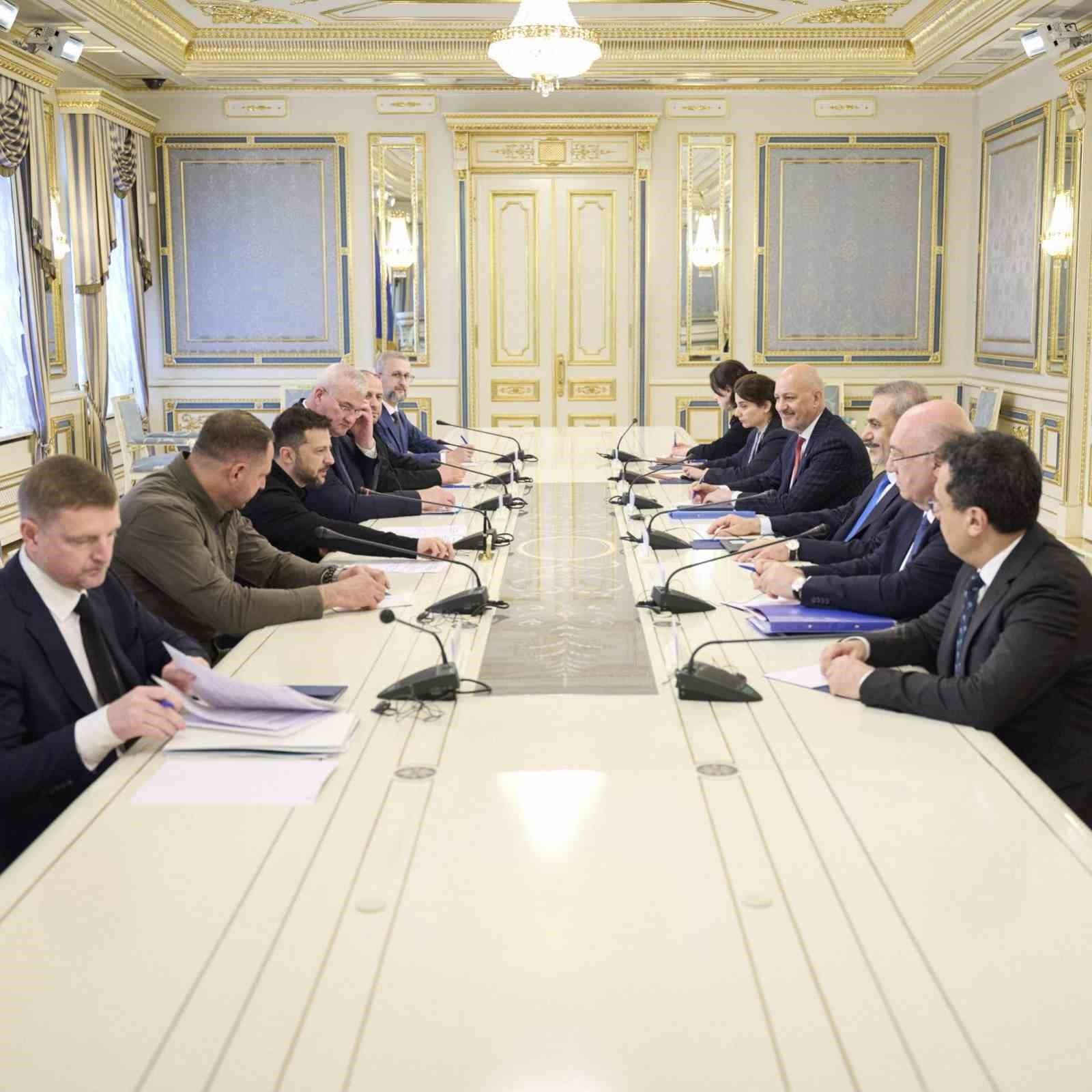 ukrayna-devlet-baskani-zelenskiy-rusya-ateskes-cagrilarini-gormezden-gelmeye-devam-ediyor