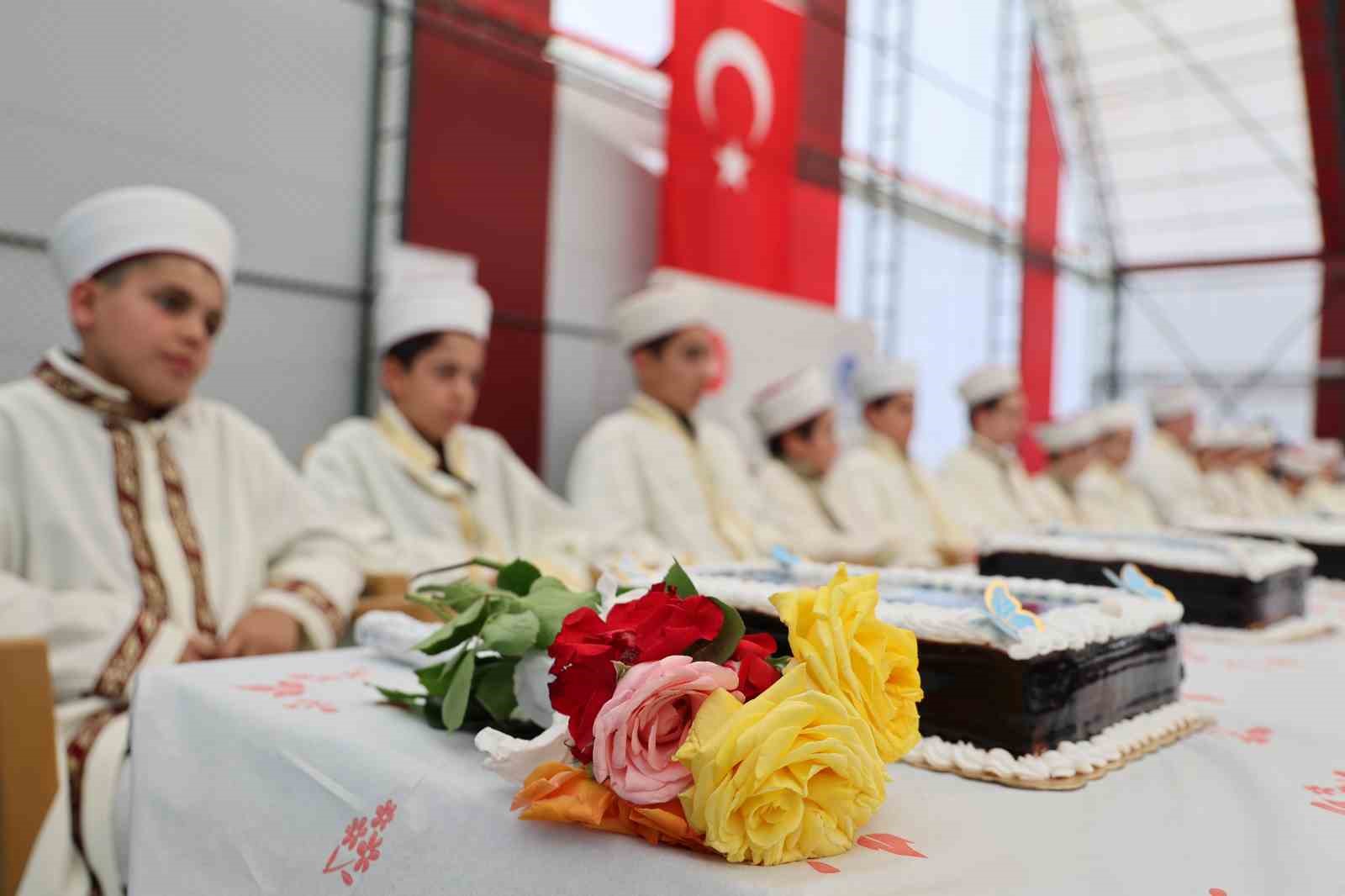 altincevre-kuran-kursunda-hafizlara-ozel-toren-22-hafiz-icin-22-pasta-kesildi