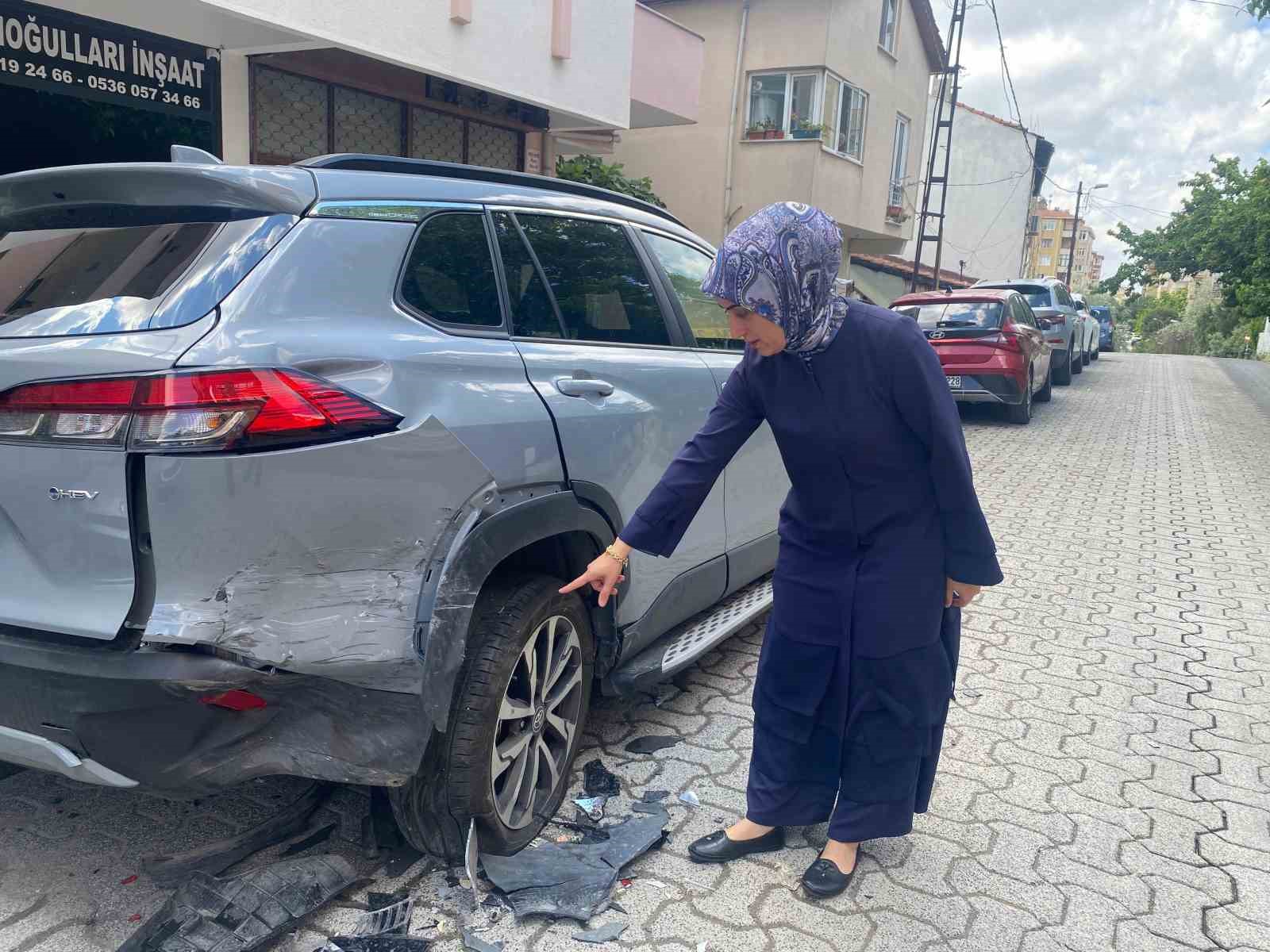 atasehirde-araclara-vura-vura-kacan-surucunun-verdigi-hasar-gunduz-ortaya-cikti
