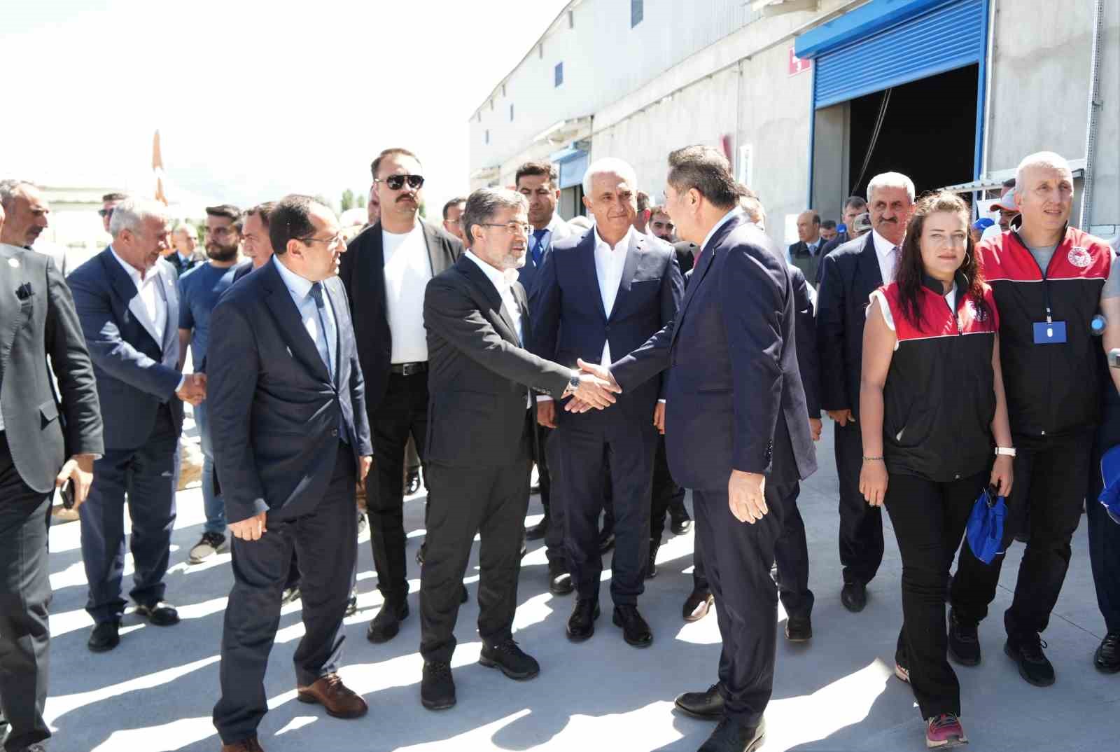 bakan-yumakli-tohumda-dunyanin-ilk-10-ulkesinden-biriyiz
