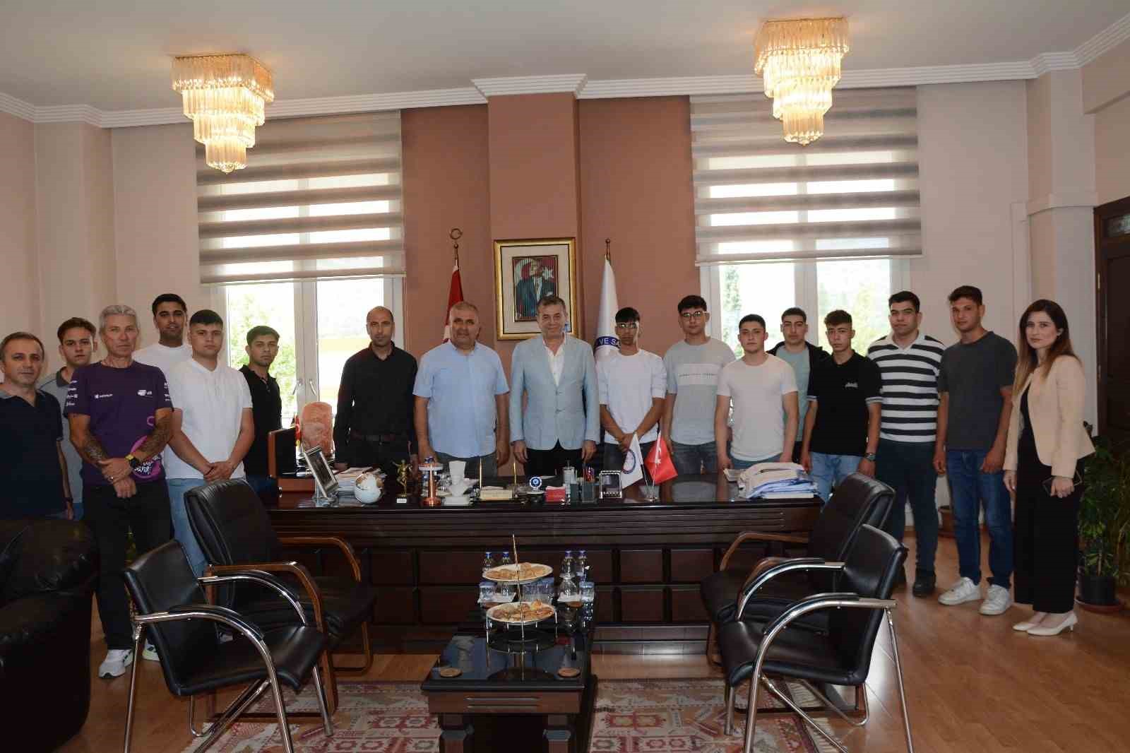 baskan-kunkcu-gelecegin-ahilerini-agirladi