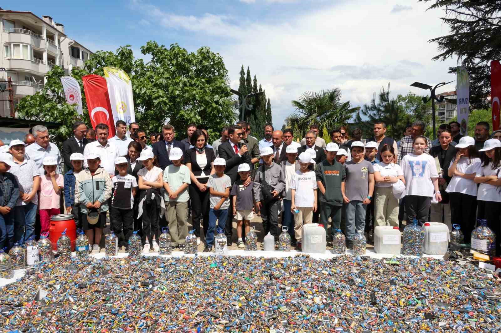 bilecikte-ogrenciler-2-bin-543-kilogram-atik-pil-topladi